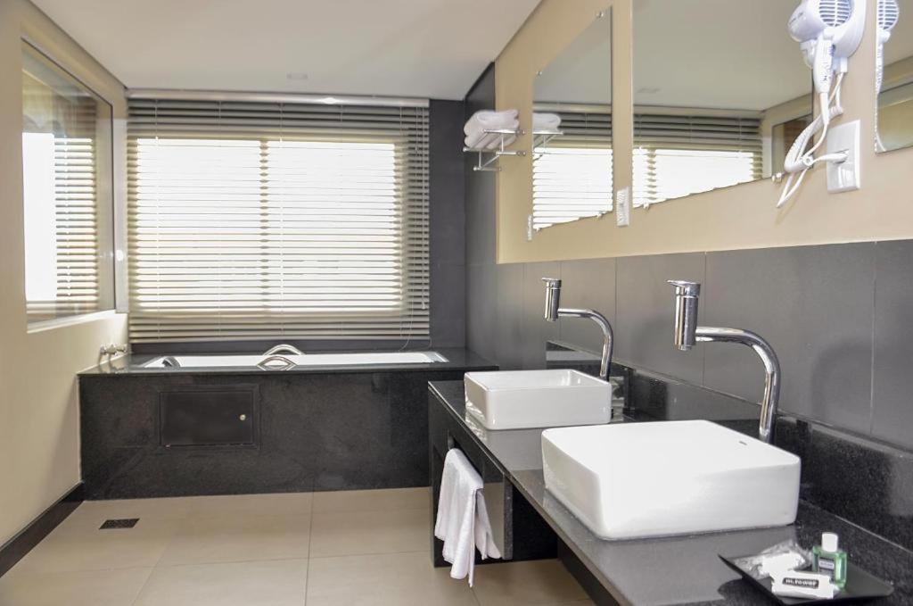 M Tower Hotel Pelotas Exterior foto